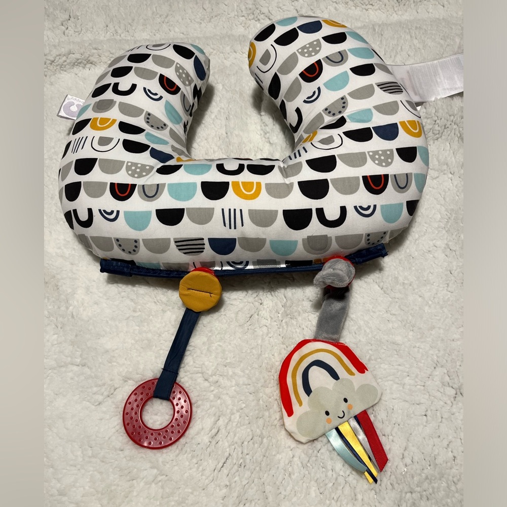 Boppy Tummy Time Prop Pillow - Black
White Rainbow - Picture 3 of 6